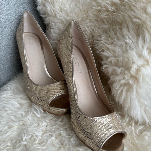 ALDO Gold High Heel with Sparkle Size 7.5 - Picture 4 of 5